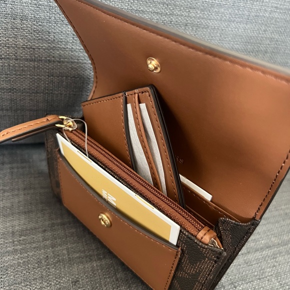 NWT MICHAEL KORS LEATHER JET SET CHARM MEDIUM 2 IN 1 WALLET - Picture 5 of 9